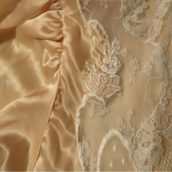 Vintage Pink Robe - Picture 5 of 5